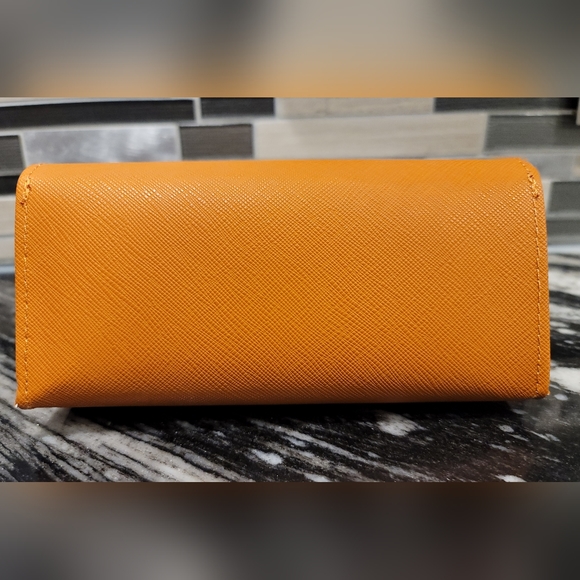 NEW Auth Tory Burch Leather Eyeglass Case w Matching Tory Burch Cleaning Cloth - Picture 6 of 8